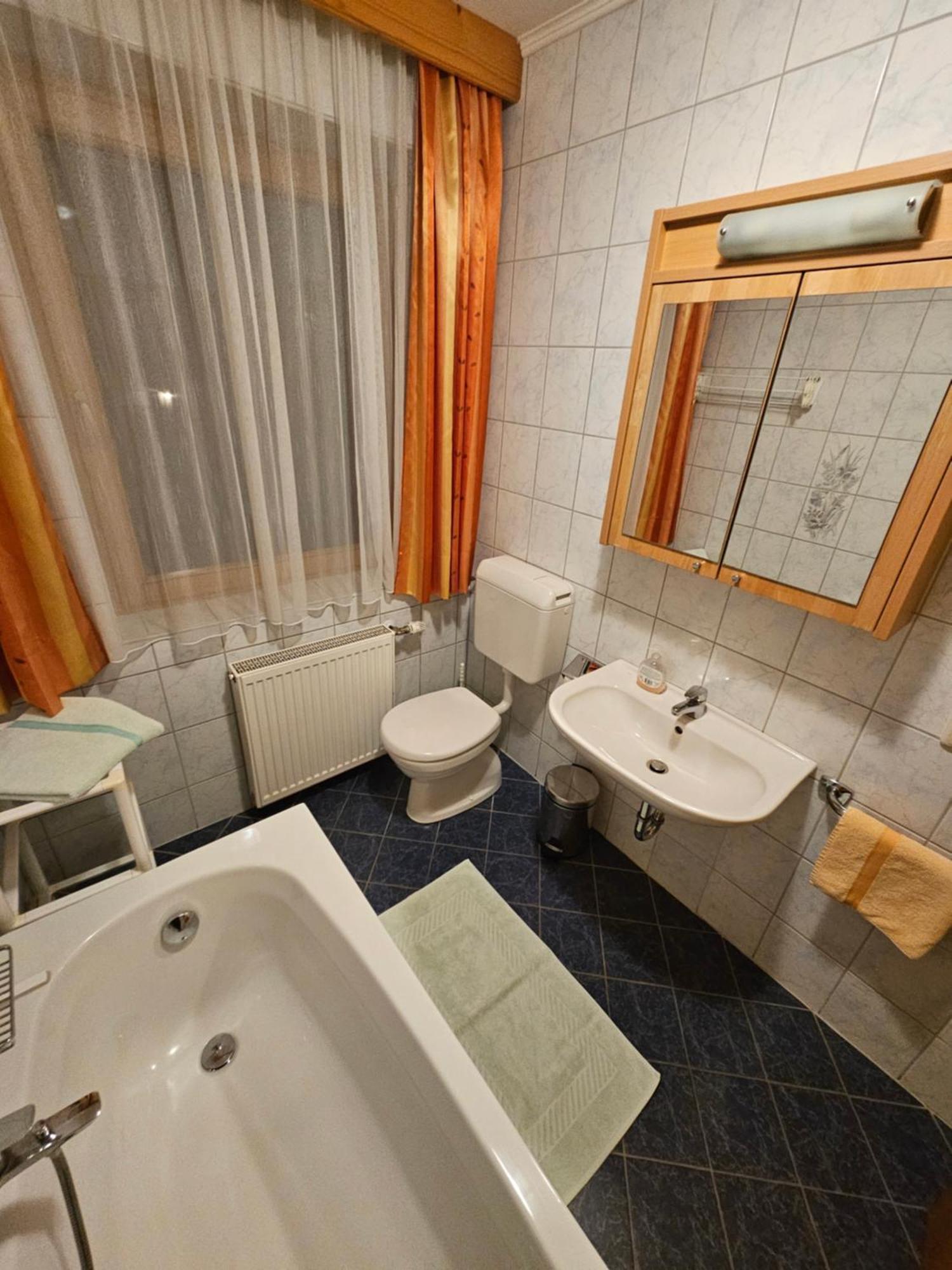 Pension Appartement Ambrosi ไฮลิเกนบลูท ภายนอก รูปภาพ